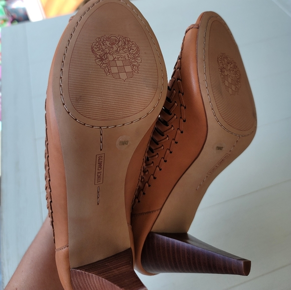 🆕️ Vince Camuto Brick Cutout Acha Leather Sandal - Picture 12 of 16